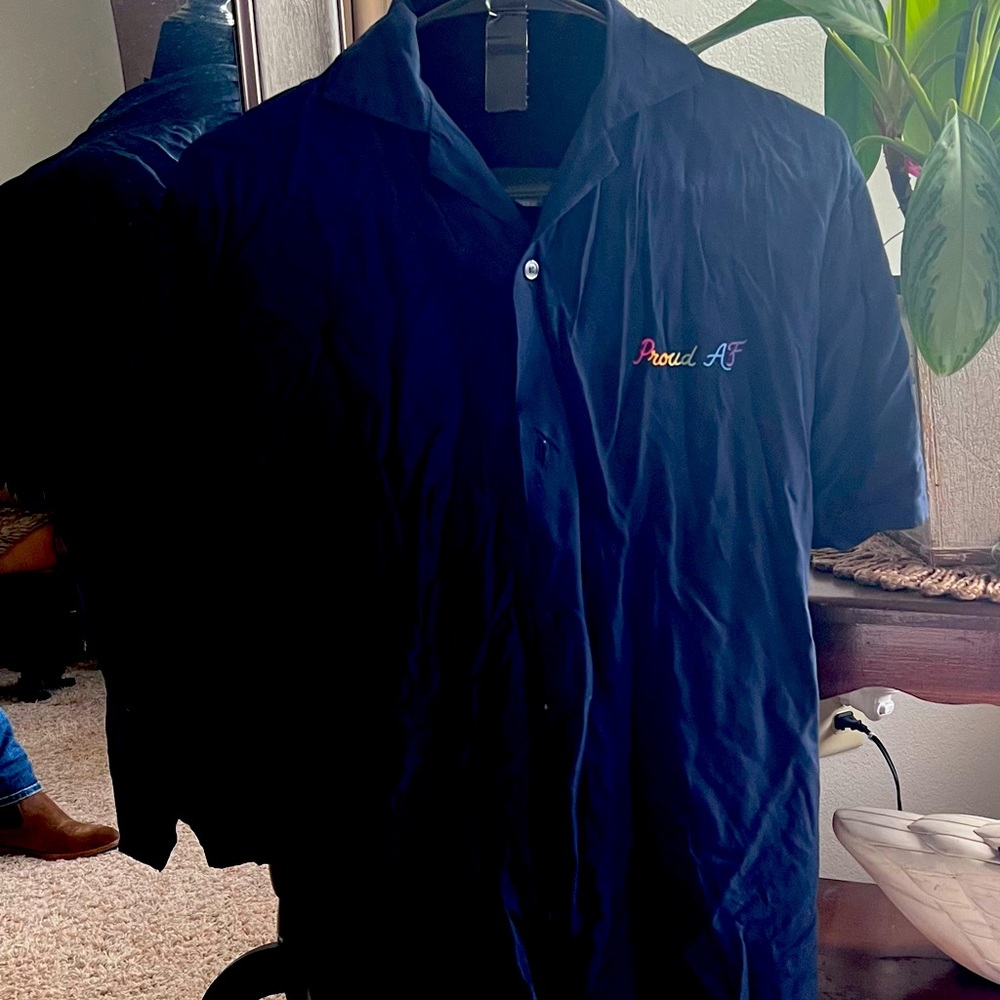 🤩Rare🤩 Abercrombie Limited Edition Embroidered Pride Camp Shirt Size Men’s XL